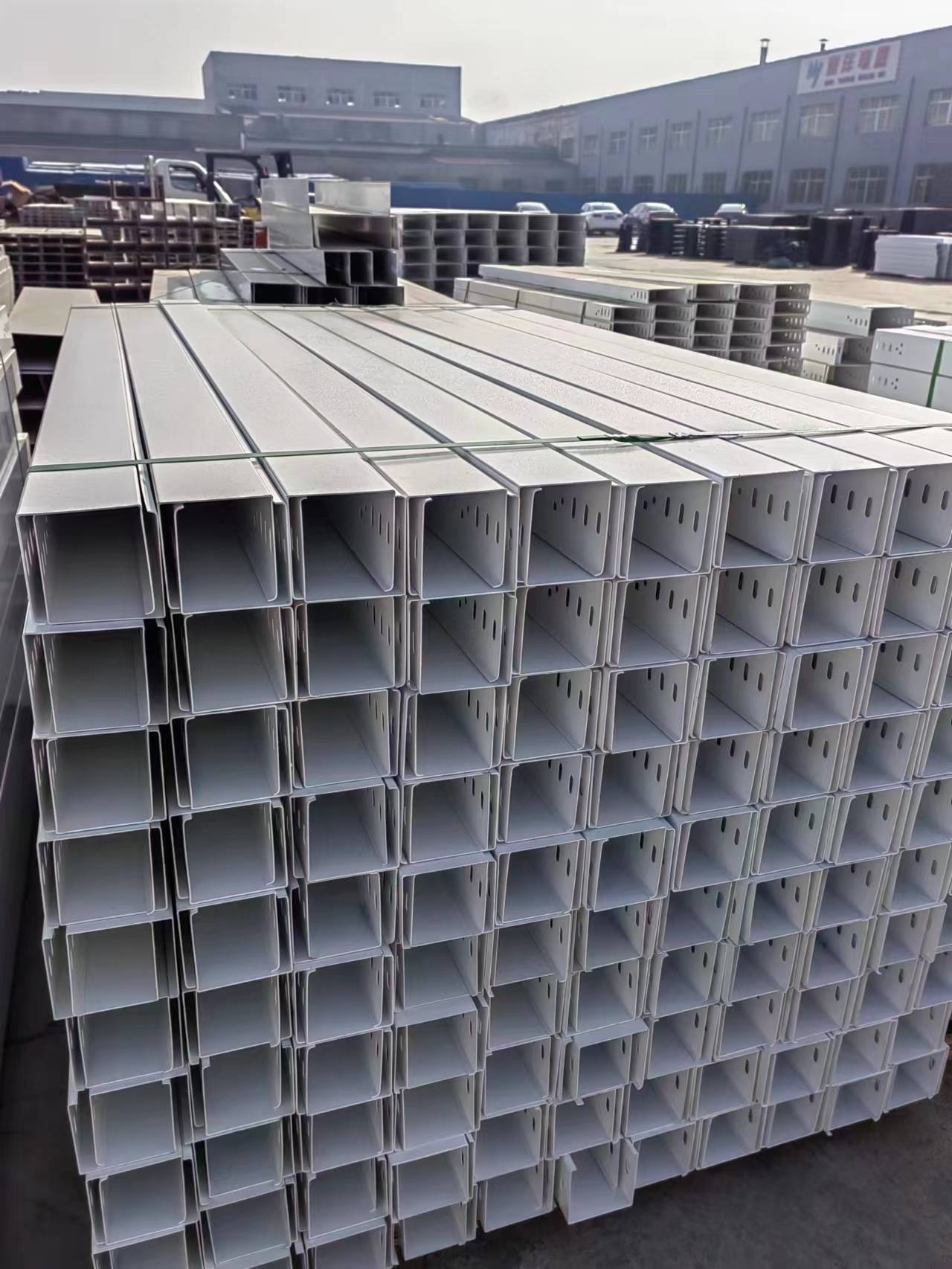 钢制槽式电缆桥架特点_结构_满足用户_表面