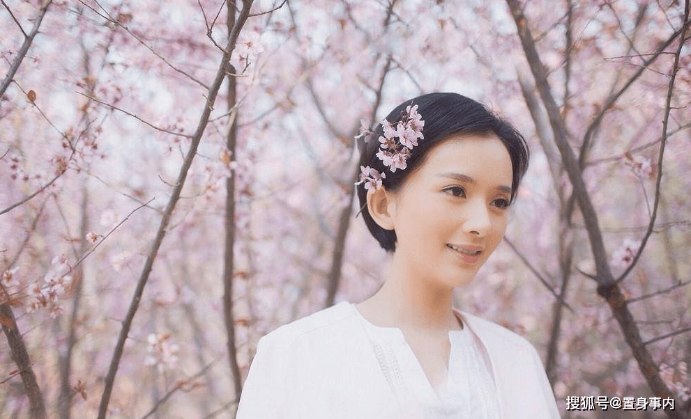 与杨志刚,郑凯共同主演《火蓝刀锋》饰演参谋沈鸽.