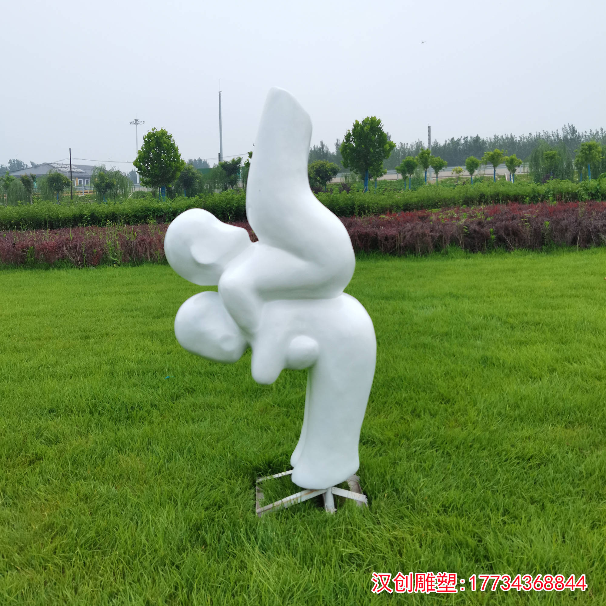 白色抽象小孩雕塑_儿童_情感_人们