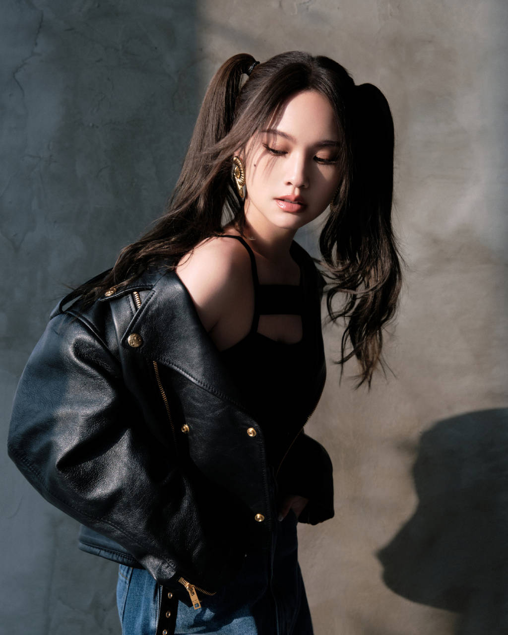 杨丞琳双马尾皮衣造型酷炫御姐向装扮又酷又美