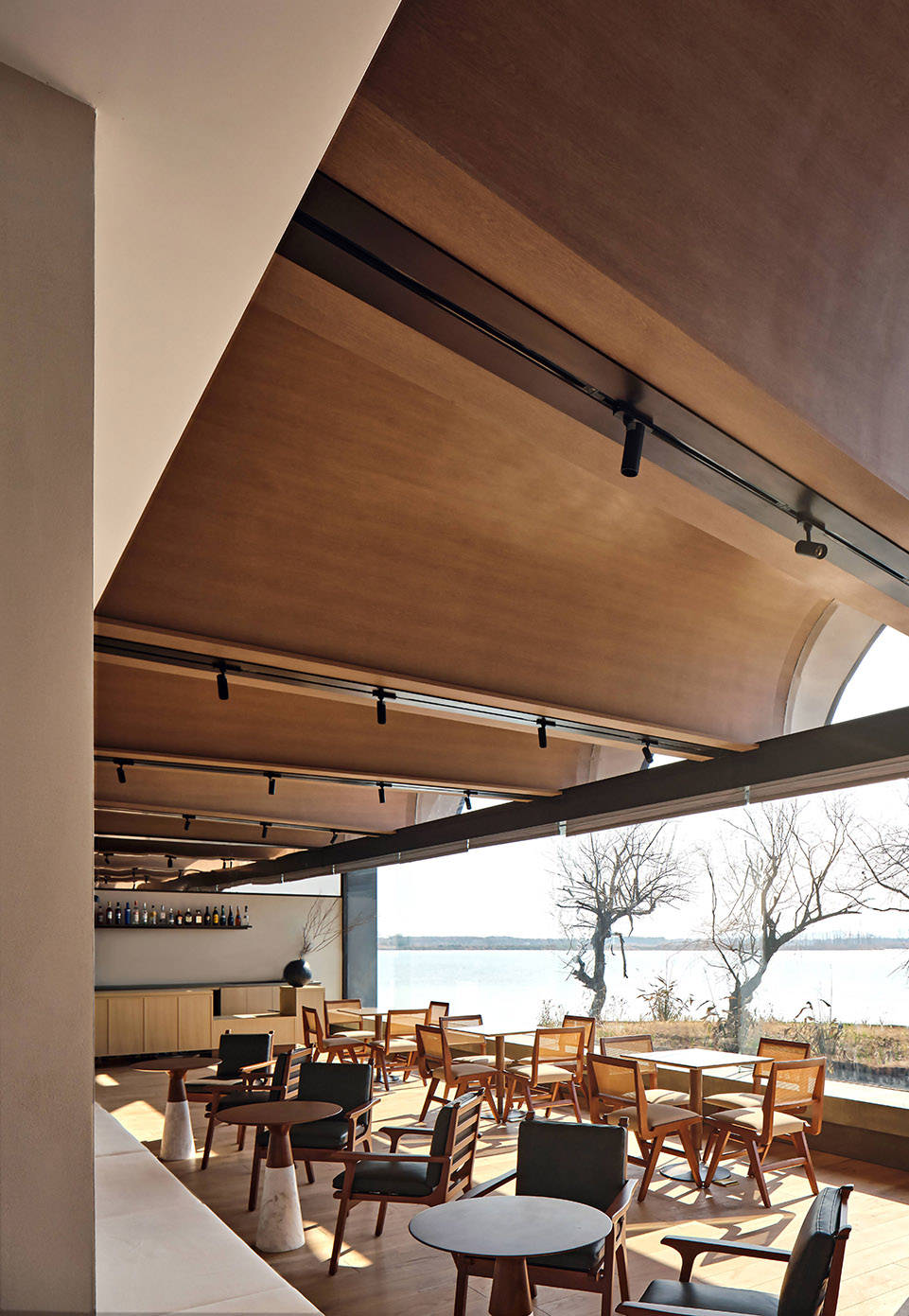 酒店设计│水岸边的船坞酒店:设计赋予独特的节奏韵律与空间体验_客房