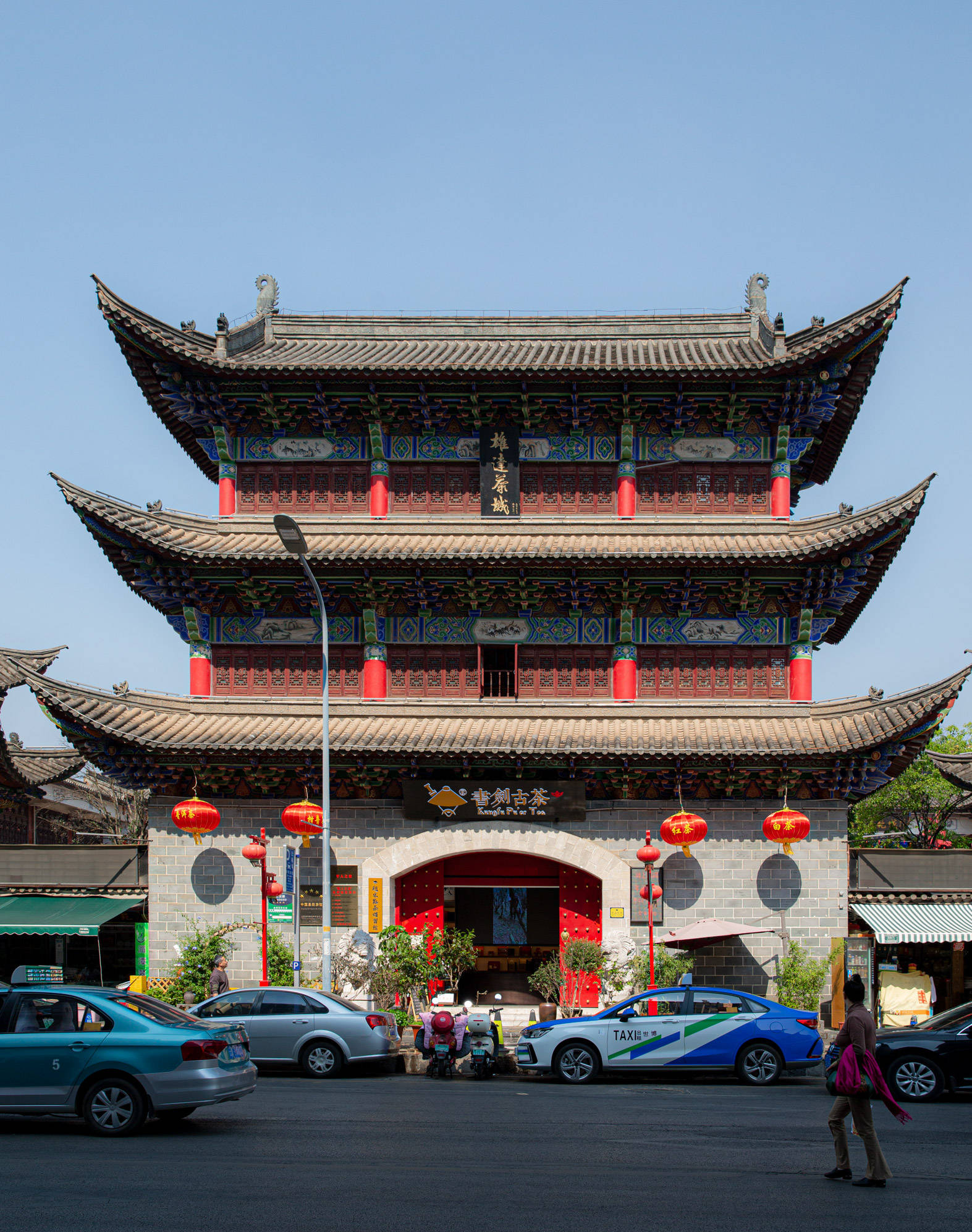 本案位于昆明雄达茶城,一处以云南民族特色的明清仿古建筑和园林绿化