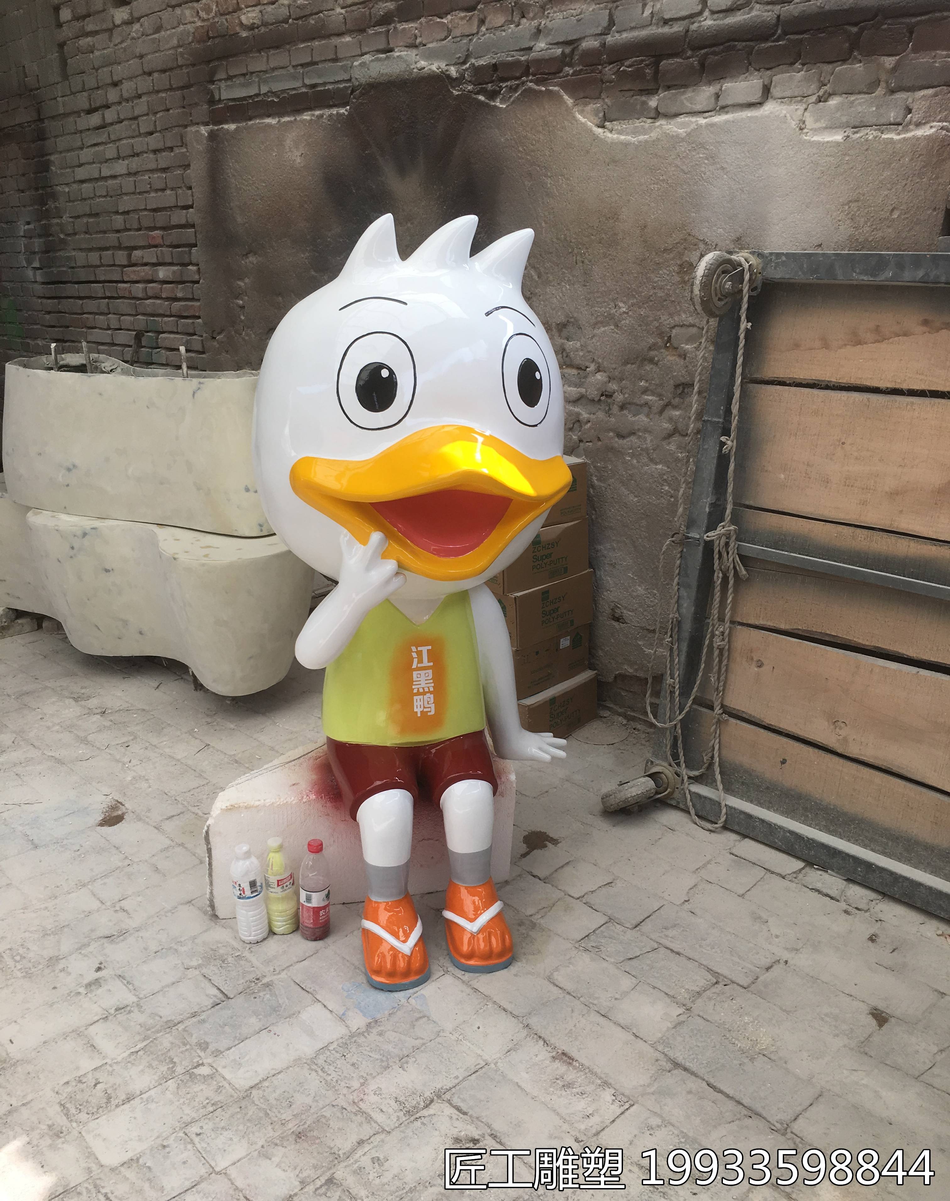 玻璃钢卡通鸭雕塑 仿真动物公仔创意景观装饰