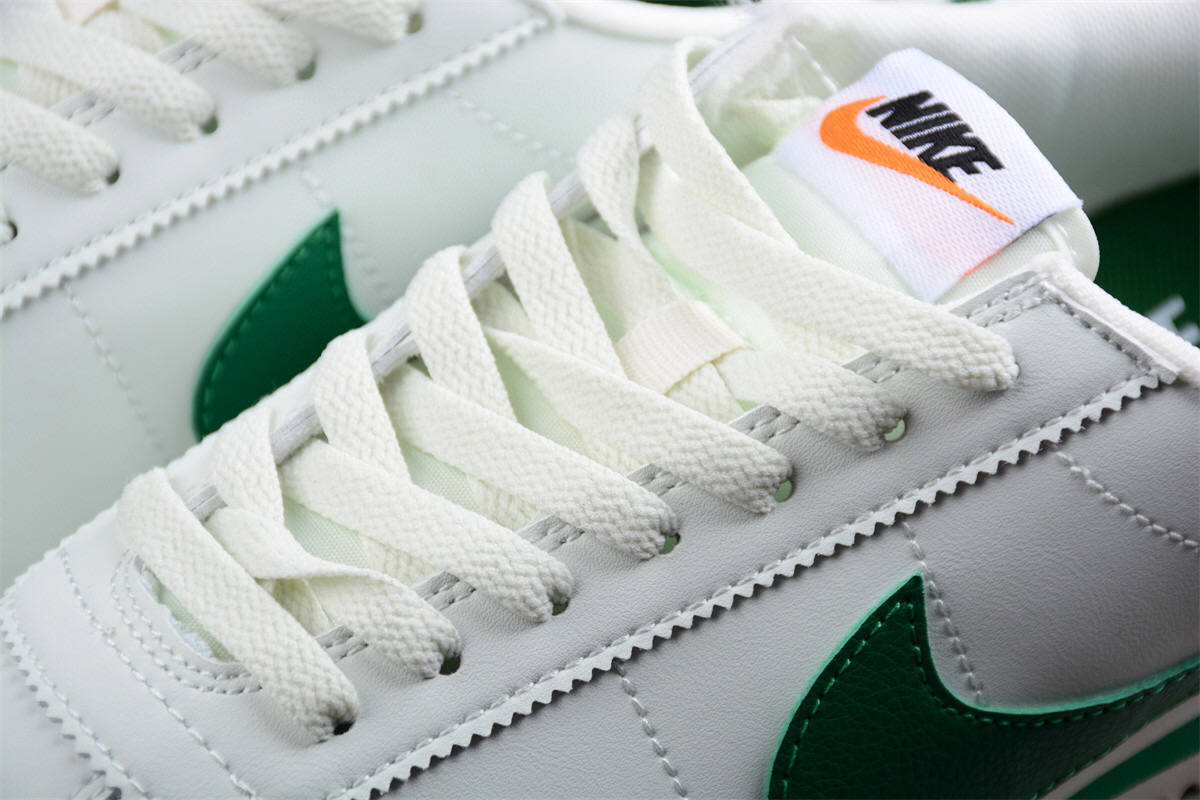 耐克阿甘 nike cortez gorge green 元年复古白绿慢跑鞋_皮革_细节