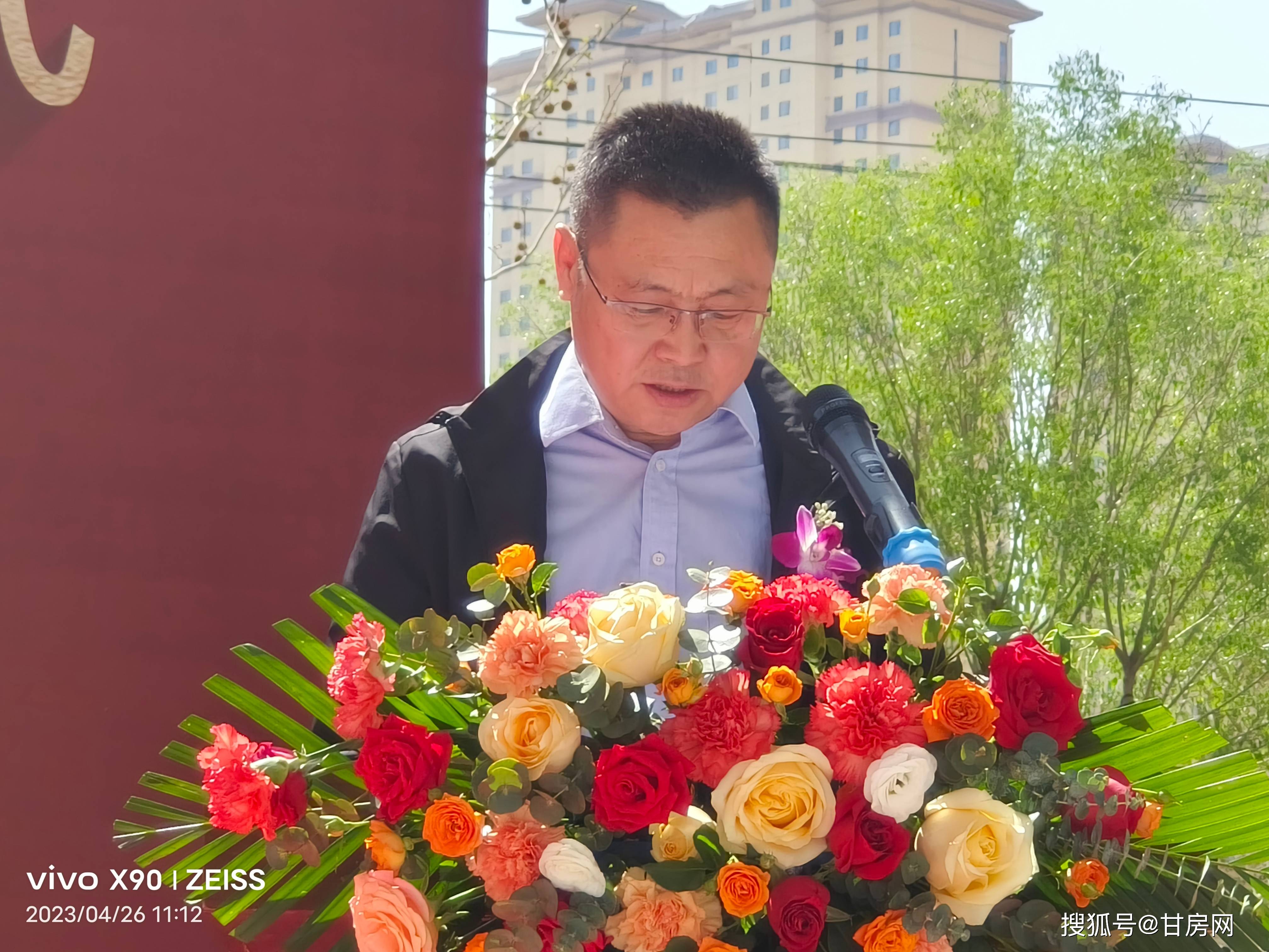 随后,榆中县委常委,副县长李玉臣也登台致辞.
