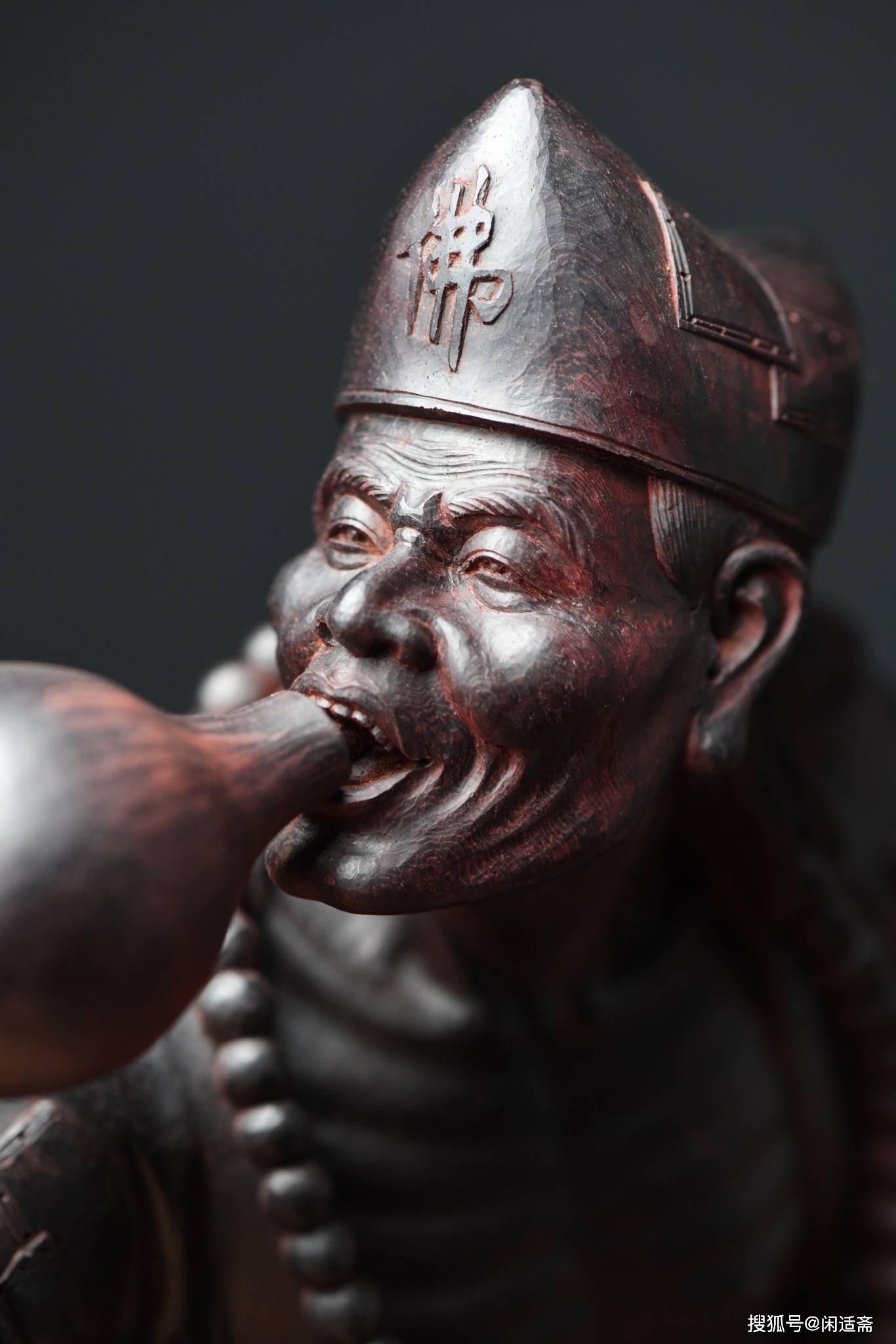 行善积德,小叶紫檀木雕,活佛济公_趣味_雕刻_表情
