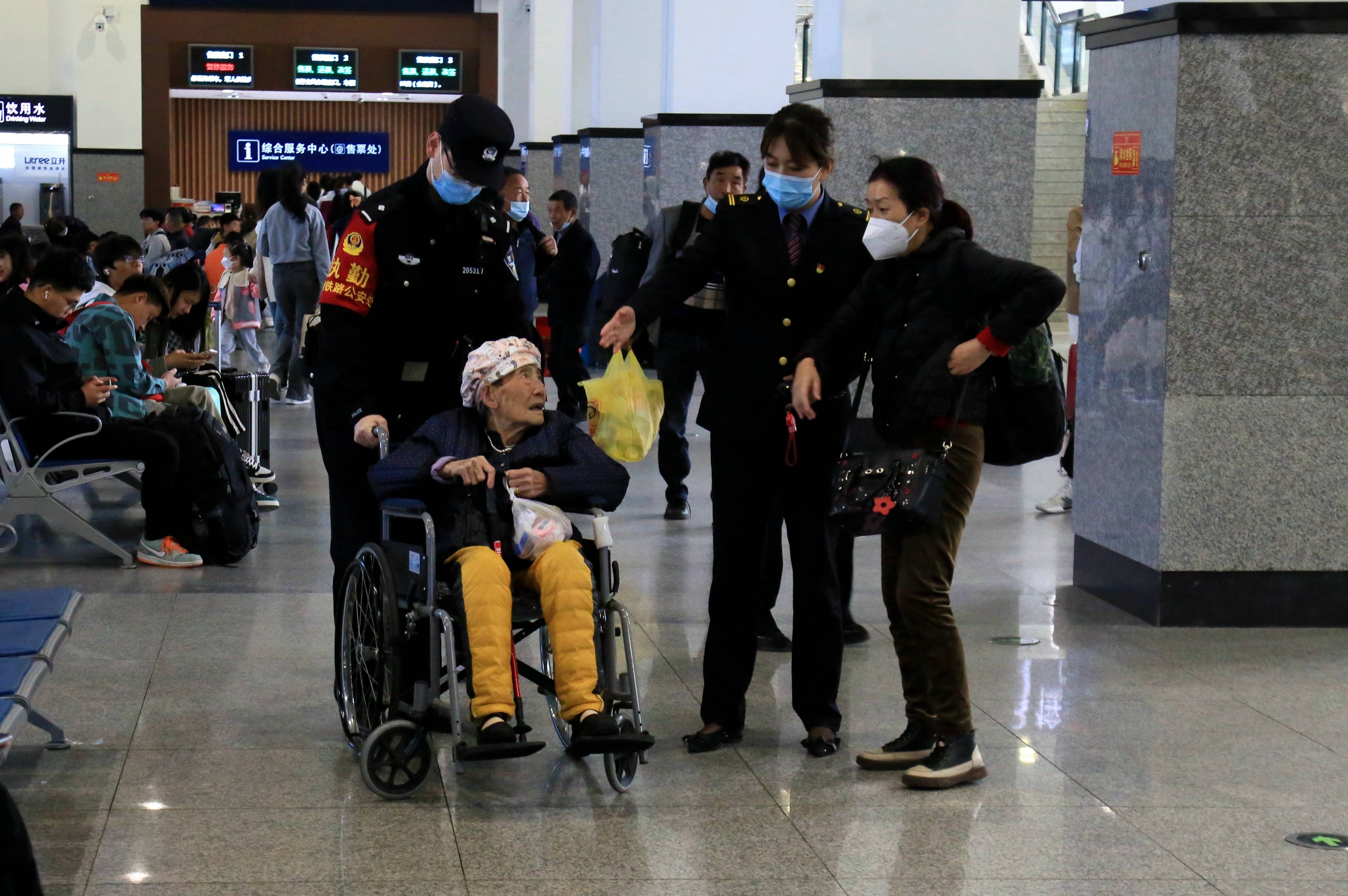 包含原武警总医院预约检查陪诊挂号行动不便全程帮扶，出行更安全的词条