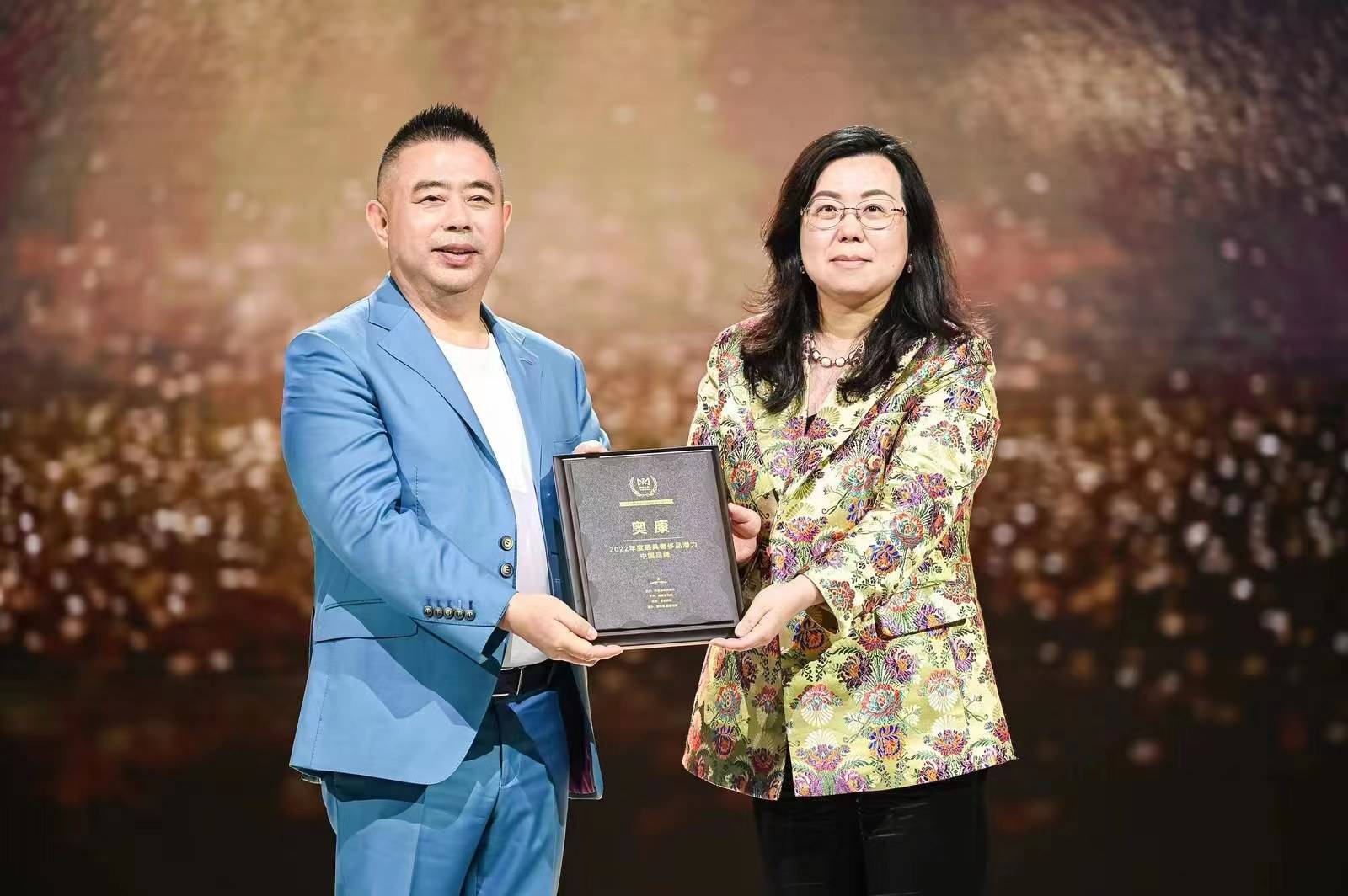 奥康三城联跑掀起近3000人打卡热潮，首创运动皮鞋强势出圈1