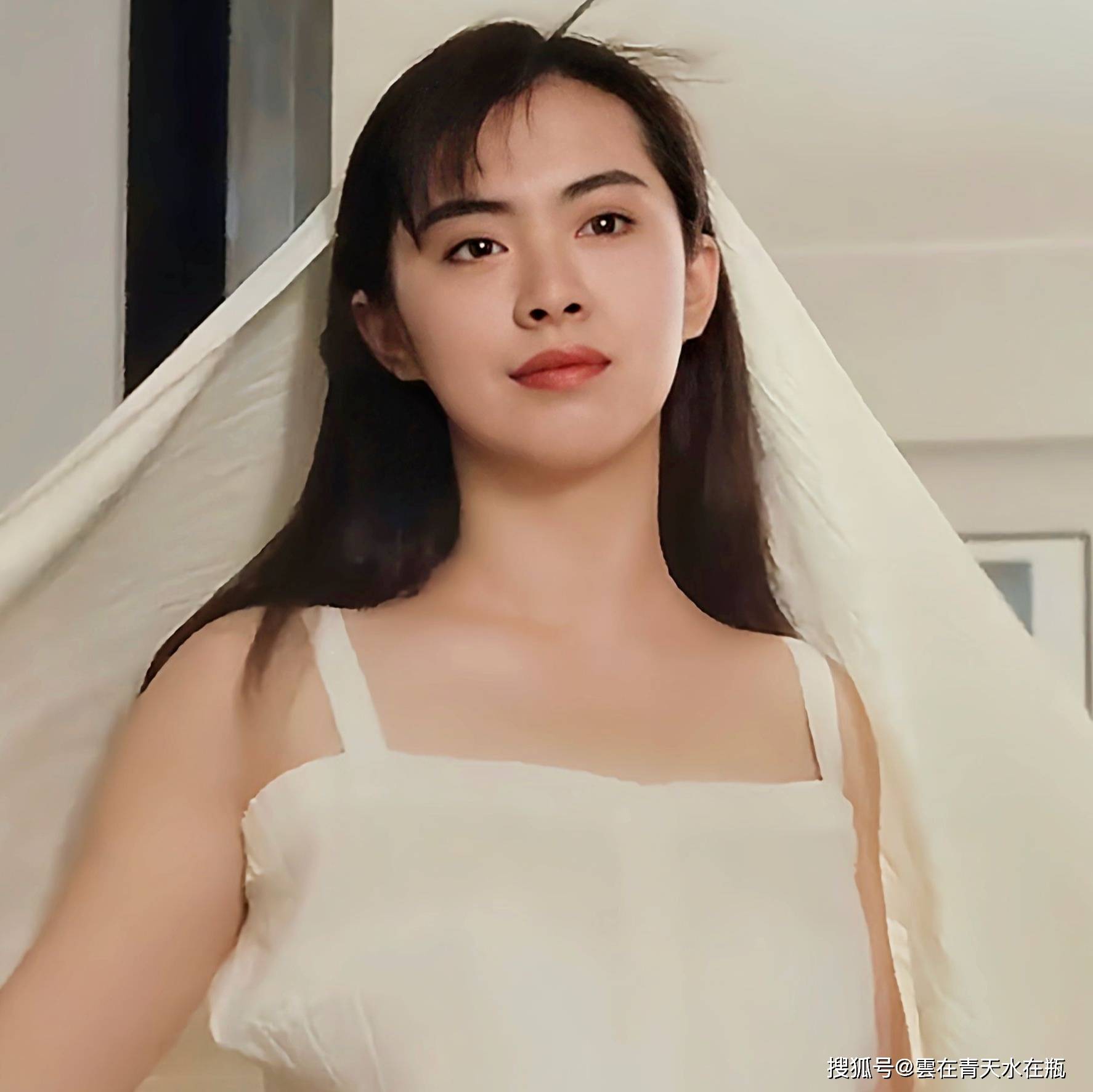 捧红了许多大明星,包括:周润发,周星驰,成龙,李连杰,刘德华,梅艳芳,张