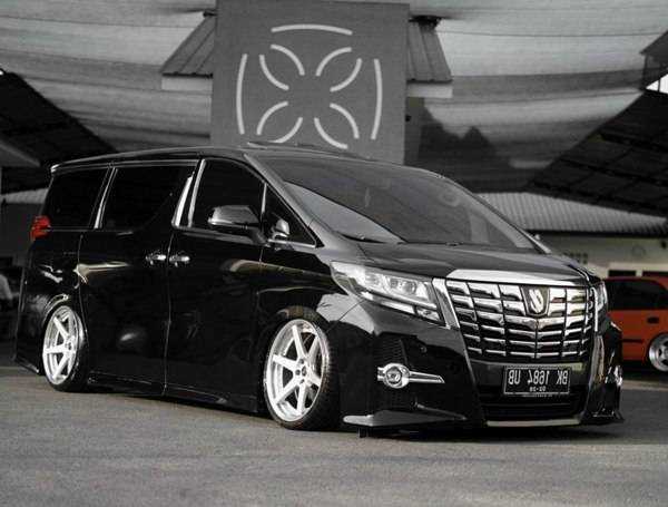 印尼老铁分享黑色埃尔法改装airbft气动避震低趴姿态案例_搜狐汽车