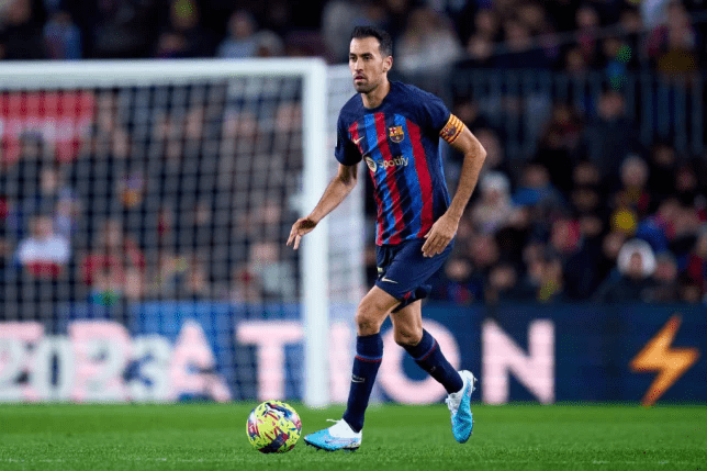 布斯克茨在获得70%的减薪协议后确认退出巴塞罗那_中场球员_离开_巴萨