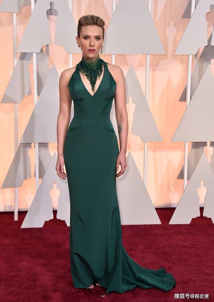 斯嘉丽·约翰逊:"最性感活着的女人",红毯上美艳不可方物_首映式_礼服