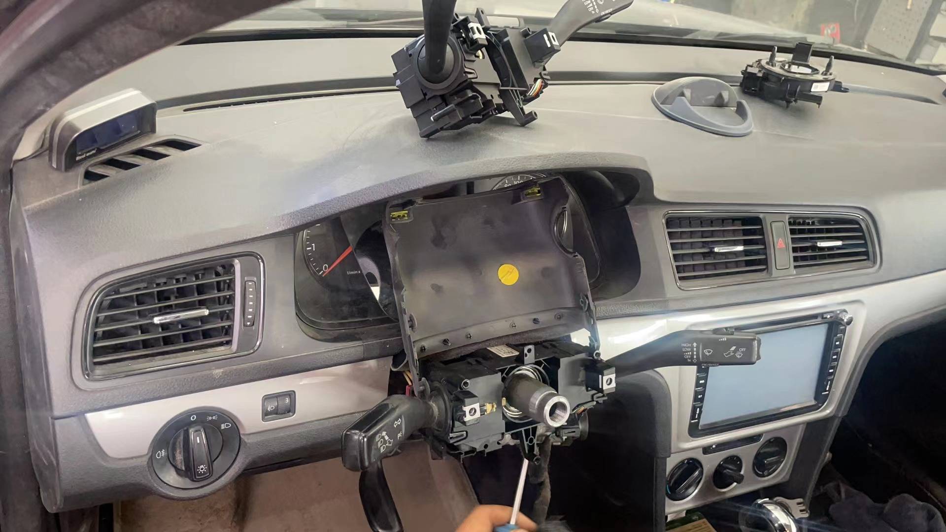 观赏东营红泰汽车更换朗逸组合开关