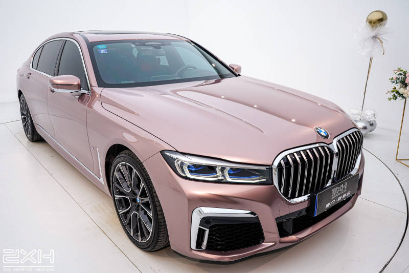 厦门贴膜改色 宝马七系贴冰莓粉改色膜_搜狐汽车_搜狐网