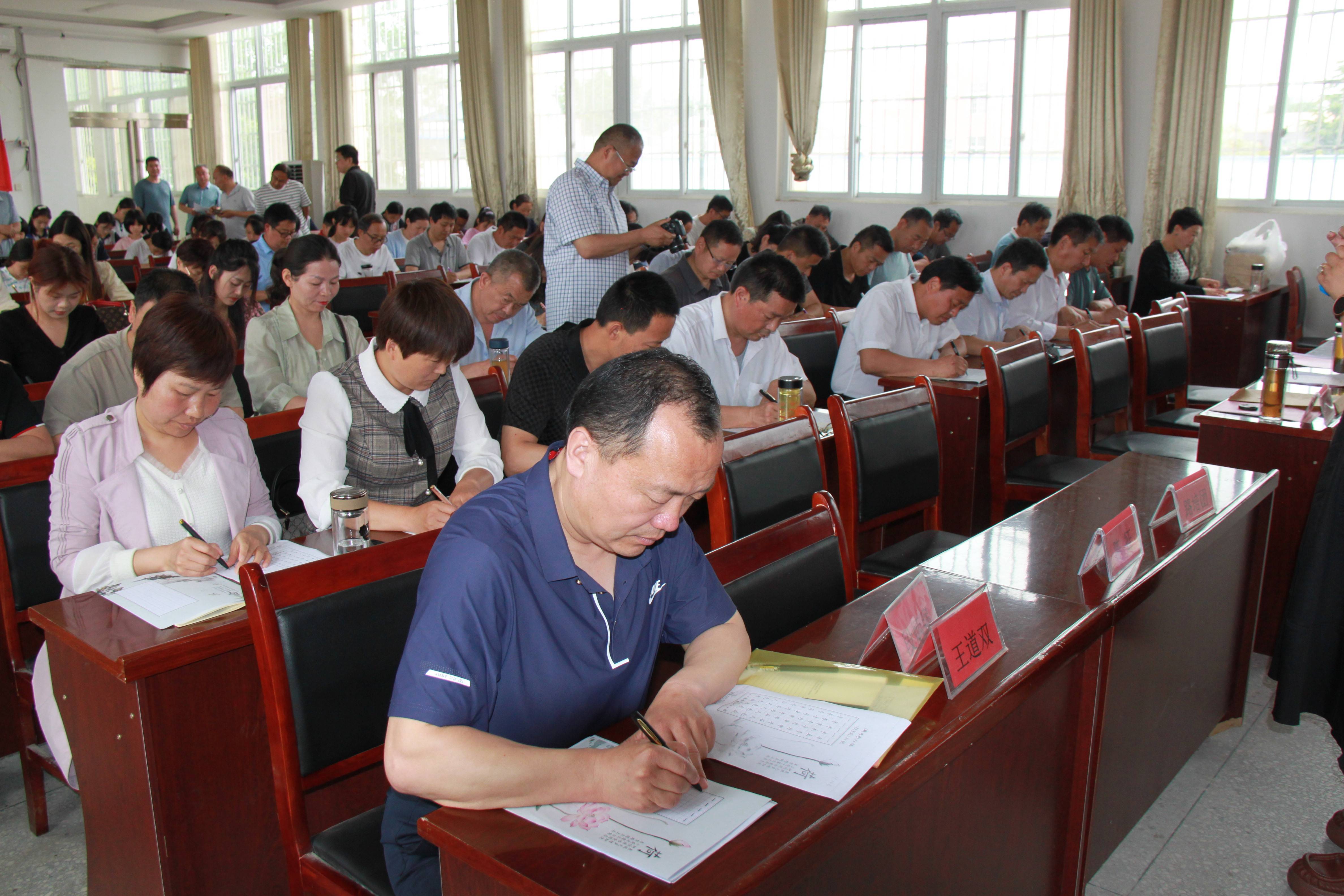 邓州市九龙镇中心校举行首届通用格硬笔书法比赛_教育_师生_南阳市