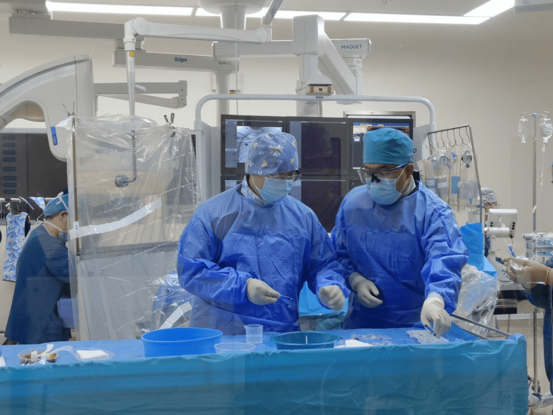 弘爱已成功开展多例血管瘤介入微创手术,技术实力强劲;二来,张靖教授