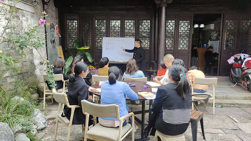 中泰乙聚文化发展有限公司创始人胡潇老师_能量_风水_奇门