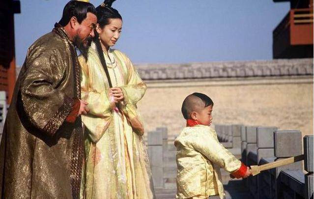 骊姬看到自己处心积虑谋划了多年的事情全部被毁,儿子和外甥全都被