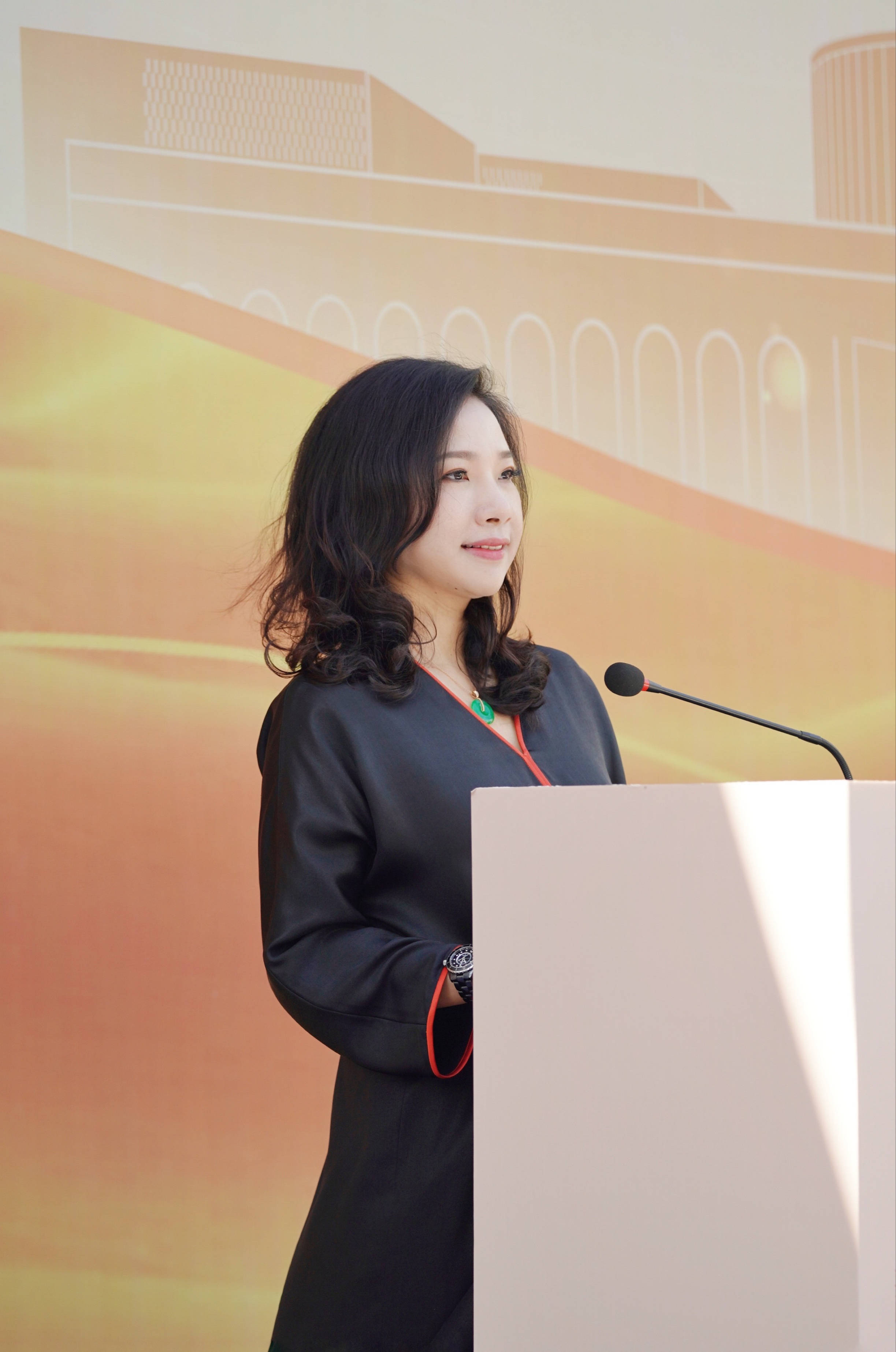 新世界中国行政总裁黄少媚:助力非遗传承!_文化_新世界发展_项目