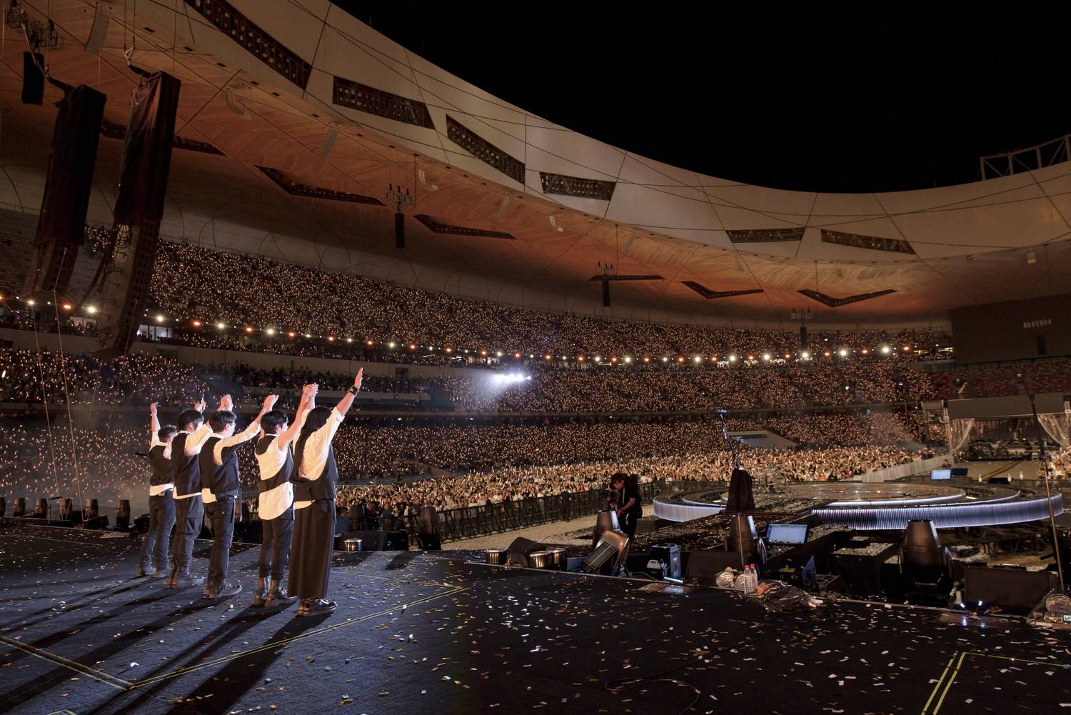 五月天鸟巢20场演唱会完美达成 华晨宇同台飙歌《我心中尚未崩坏的