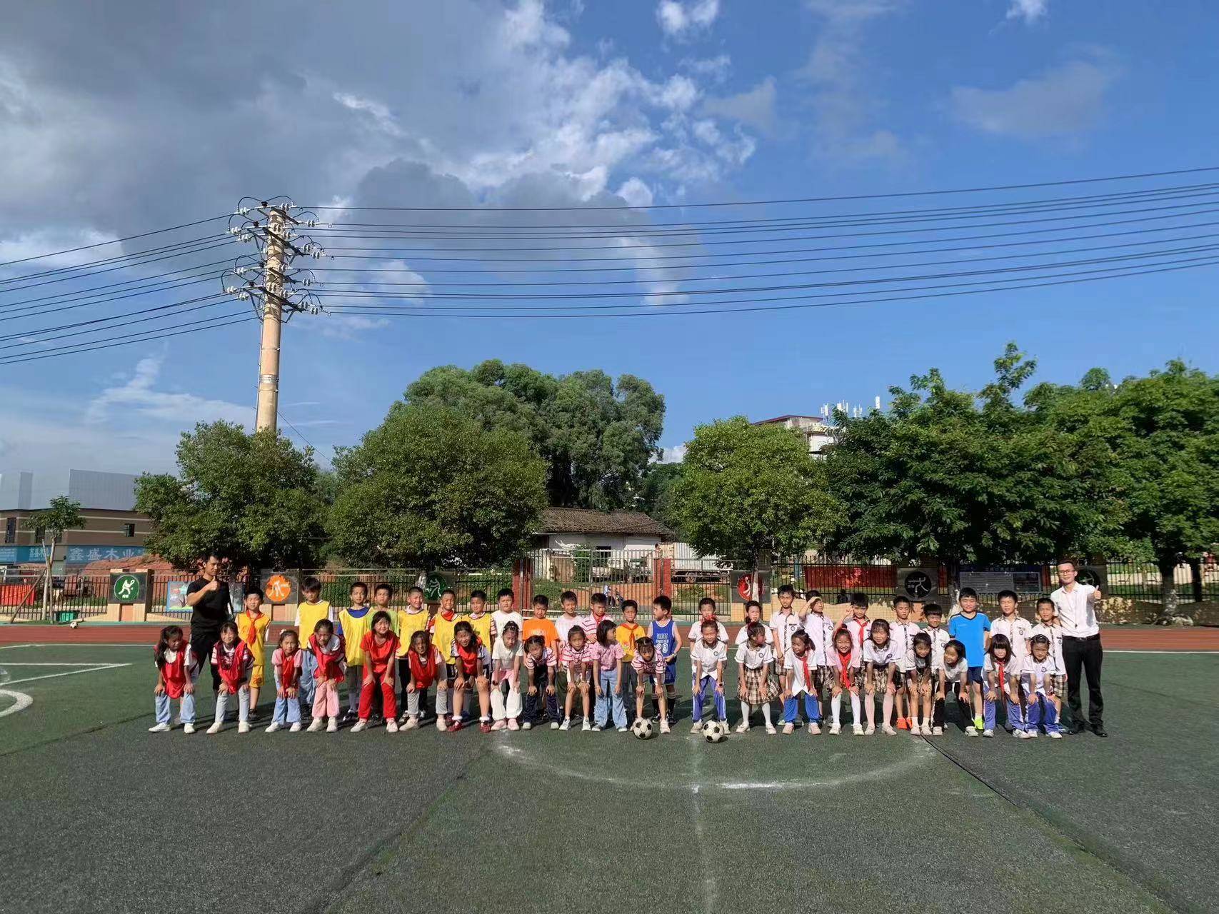 南康区逸夫小学:足"够精彩,"足"够快乐