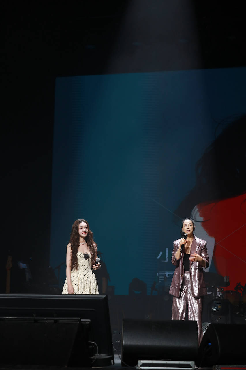 黄绮珊巡演收官之夜落幕北京 《是妈妈是女儿》合体首唱-黄绮珊叫黄妈