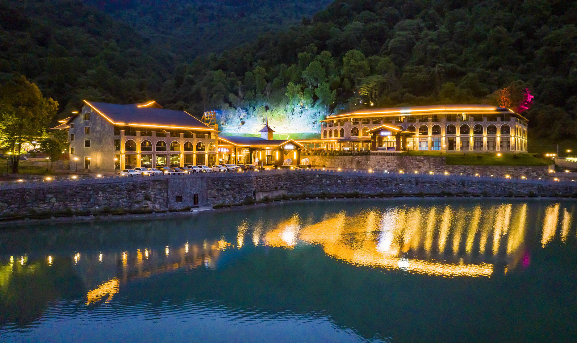 雅安天全喇叭河风景区蓝水晶景点夜景迷人_四川省_旅游_杜鹃