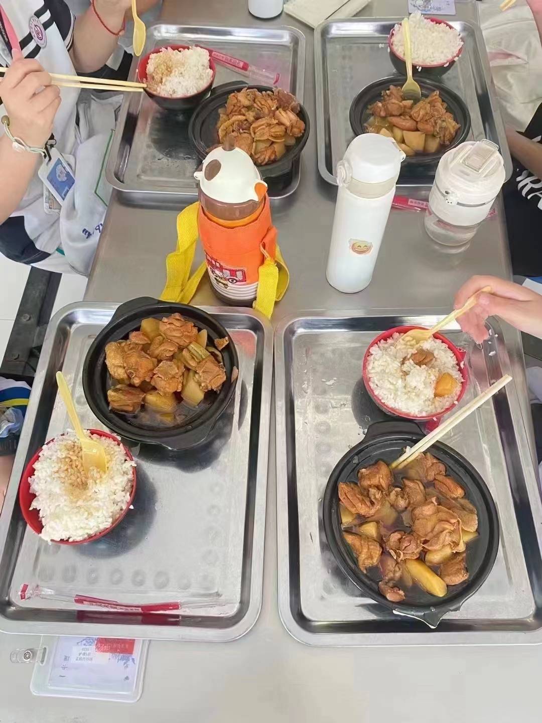 学校食堂饭菜 真实