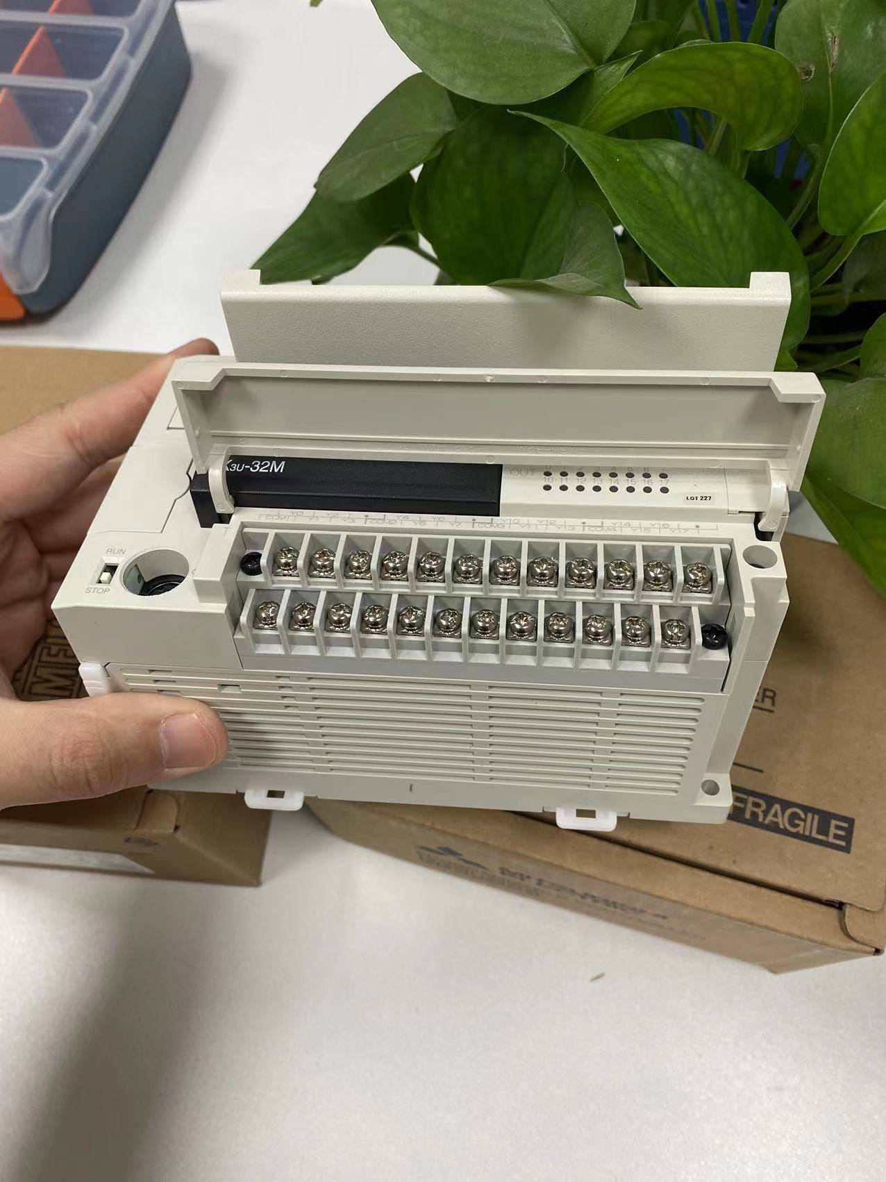 【中崎】湖南代表处今日到货mitsubishi三菱plc定时器 fx3u-32mt/es-a