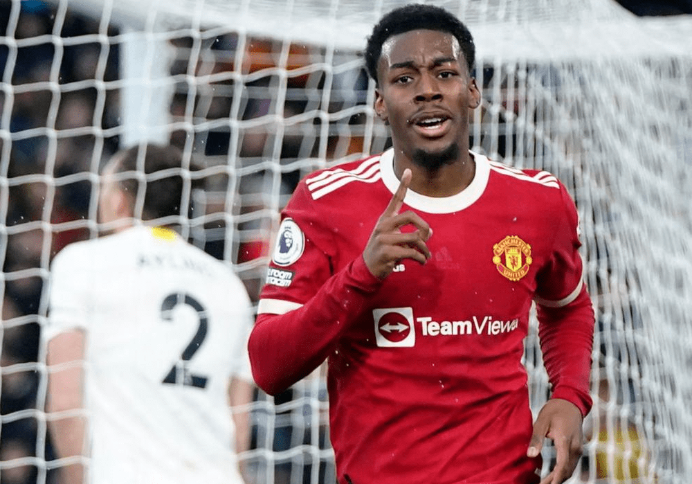 安东尼-埃兰加曼联青训新星安东尼-埃兰加首次2021年5月亮相,为曼联