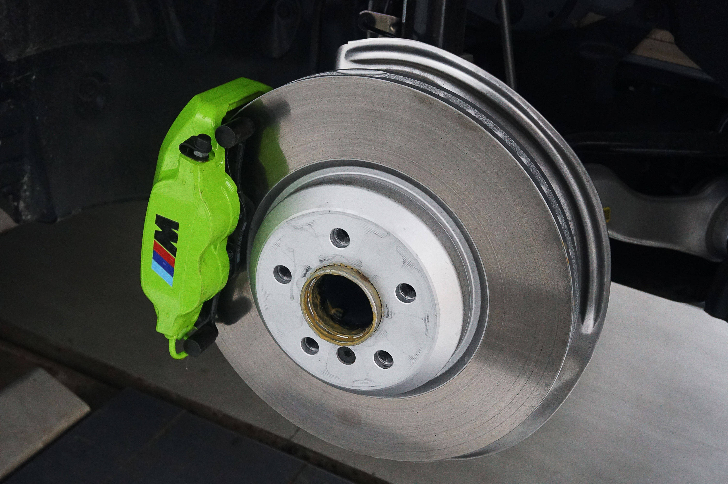 长沙汽车改装 长沙改装实体店 宝马改装 轮毂卡钳烤漆 高温烤漆 长沙