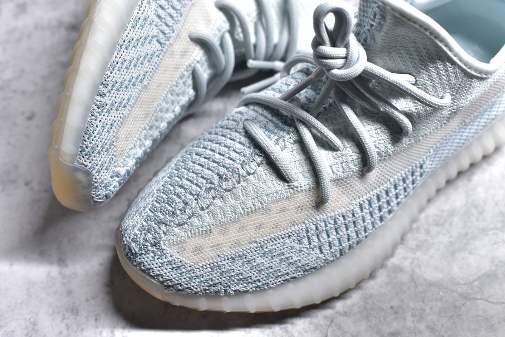 阿迪达斯椰子冰蓝天使 yeezy 350v2 boost cloud white 2.