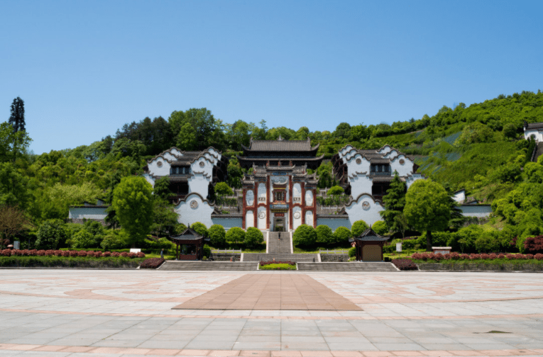 3,屈原故里景区是以屈原祠三峡人家位于宜昌市西南部,是一个集旅游
