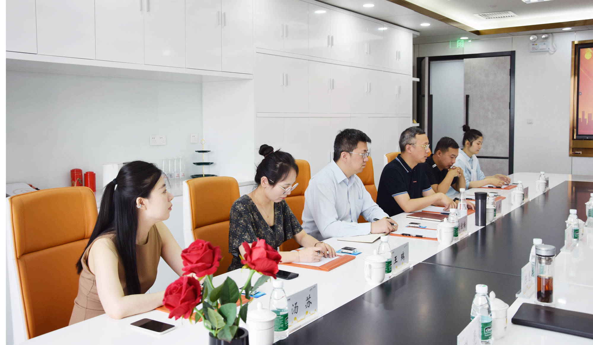 热烈欢迎扬州市广陵区委书记张伟一行莅临亿蜂交流考察_产业_运营