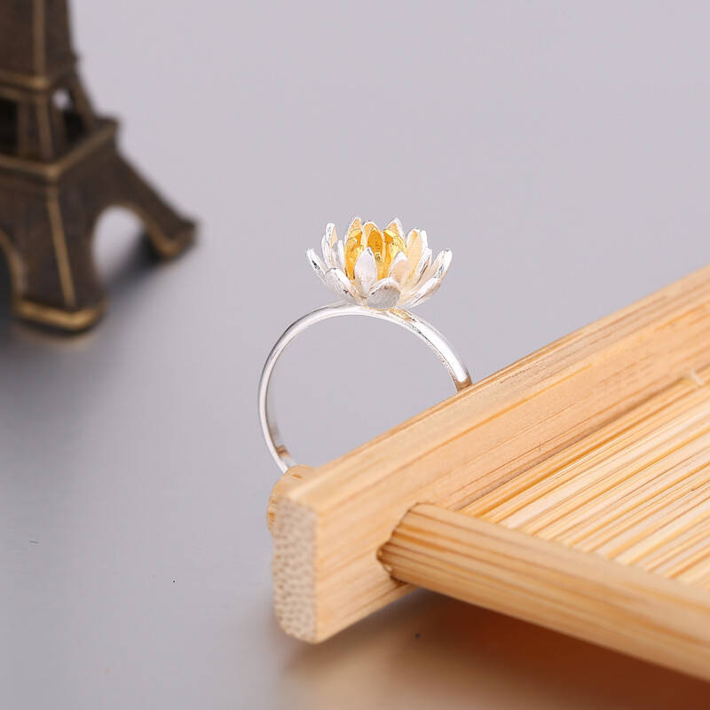 正值赏莲时,珠宝首饰中莲花寓意原来也这么美…_佛门_时候_意思