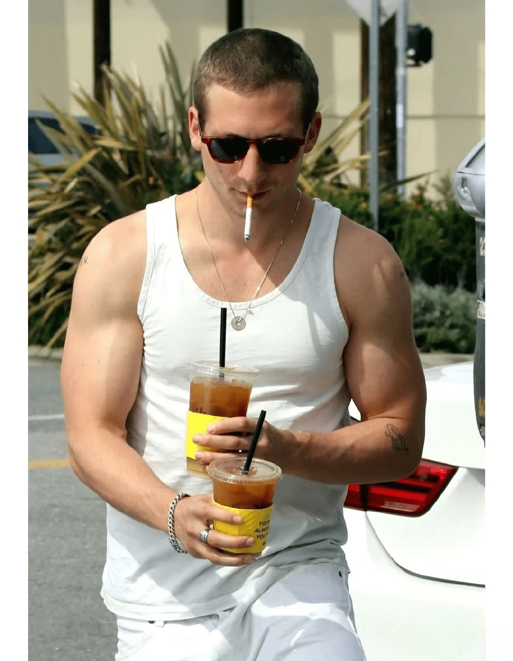 外媒曝赛琳娜与杰瑞米·艾伦·怀特正在约会中_名利场_得主_封面