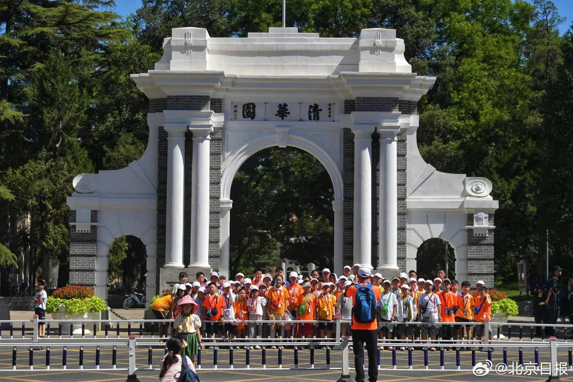 清华北大校园开放参观首日爆满 未名湖成热门景点-搜狐大视野-搜狐新闻