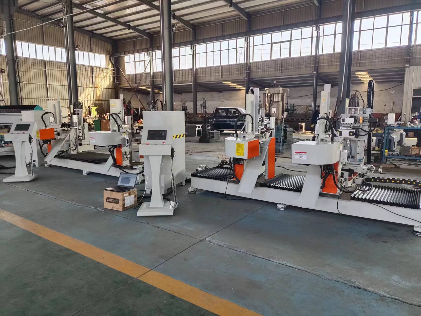 数控榫头机 数控双端开榫机相比传统的手工操作或普通榫头机具有许多