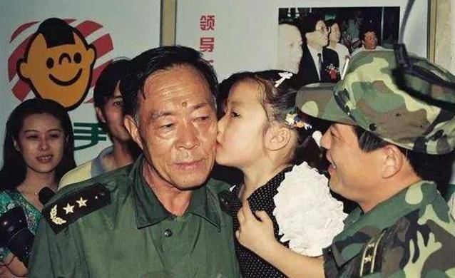 现场流泪数次,享年76岁,让人敬佩_董万瑞_董三榕_英雄