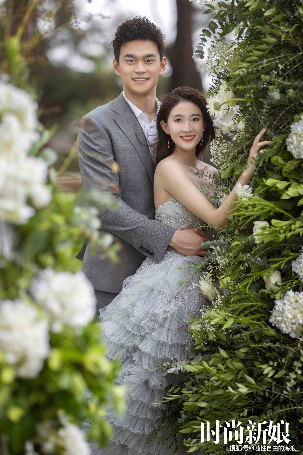 孙杨晒出结婚证与结婚照,官宣与张豆豆结婚,两人婚纱大片好甜蜜_美女