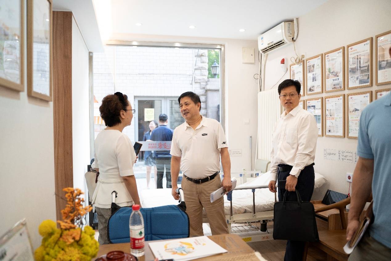 长兼ceo汪林朋,业之峰装饰副董事长刘毅,东易日盛家居装饰副总裁刘勇