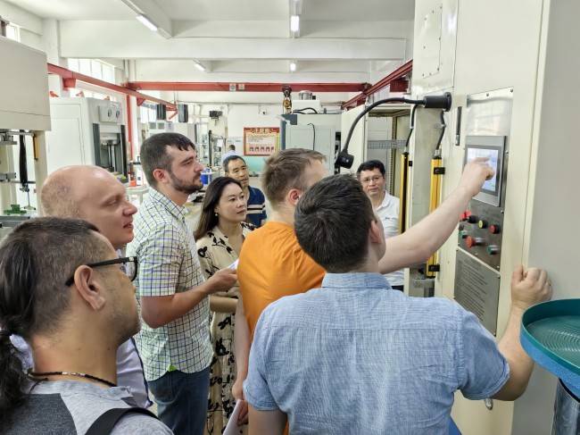 龙岗“小巨人”鑫台铭全力拓展海外市场