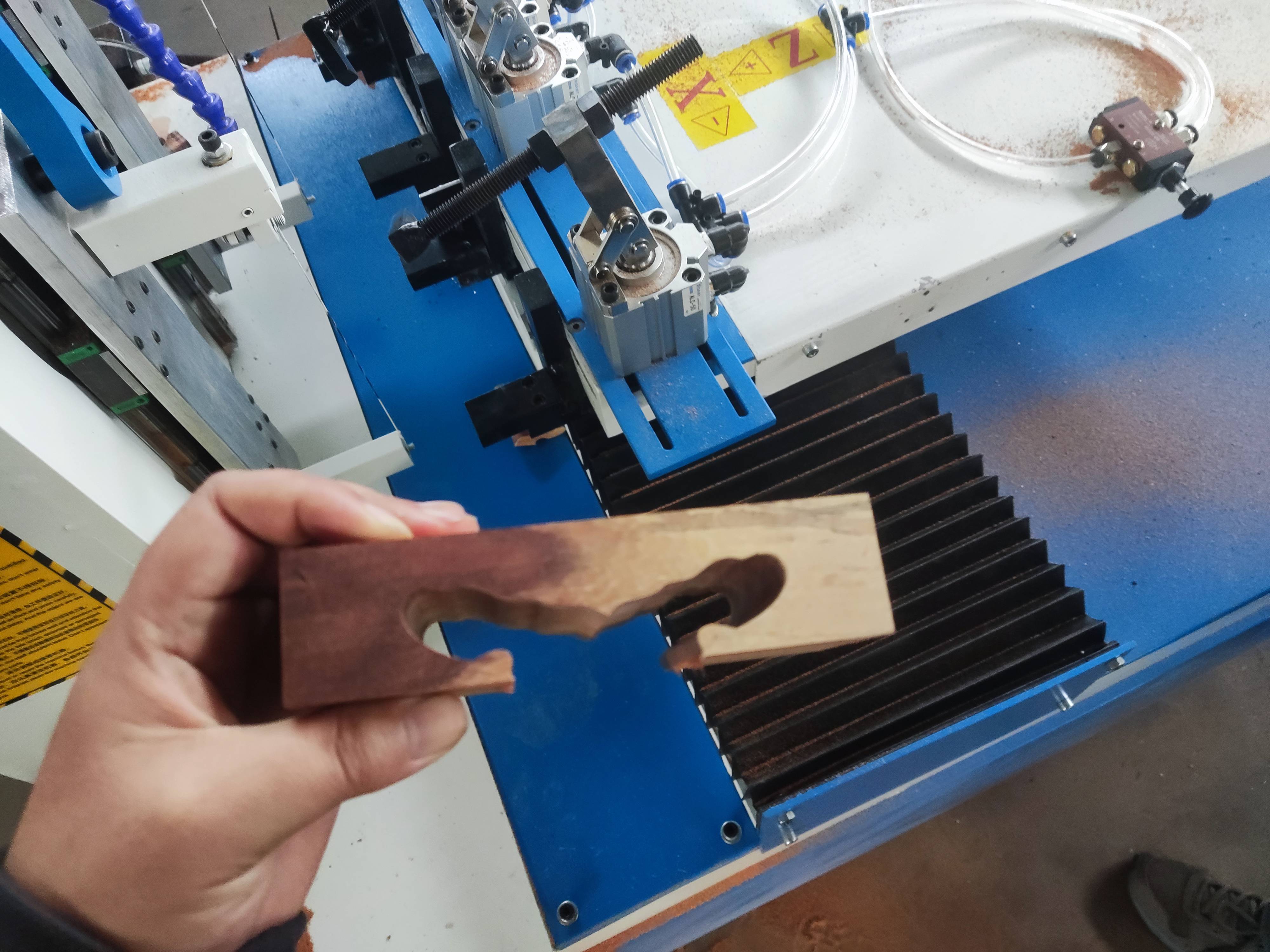 台式拉花锯 数控异形切割机的推荐及使用技巧_读者_操作_优势