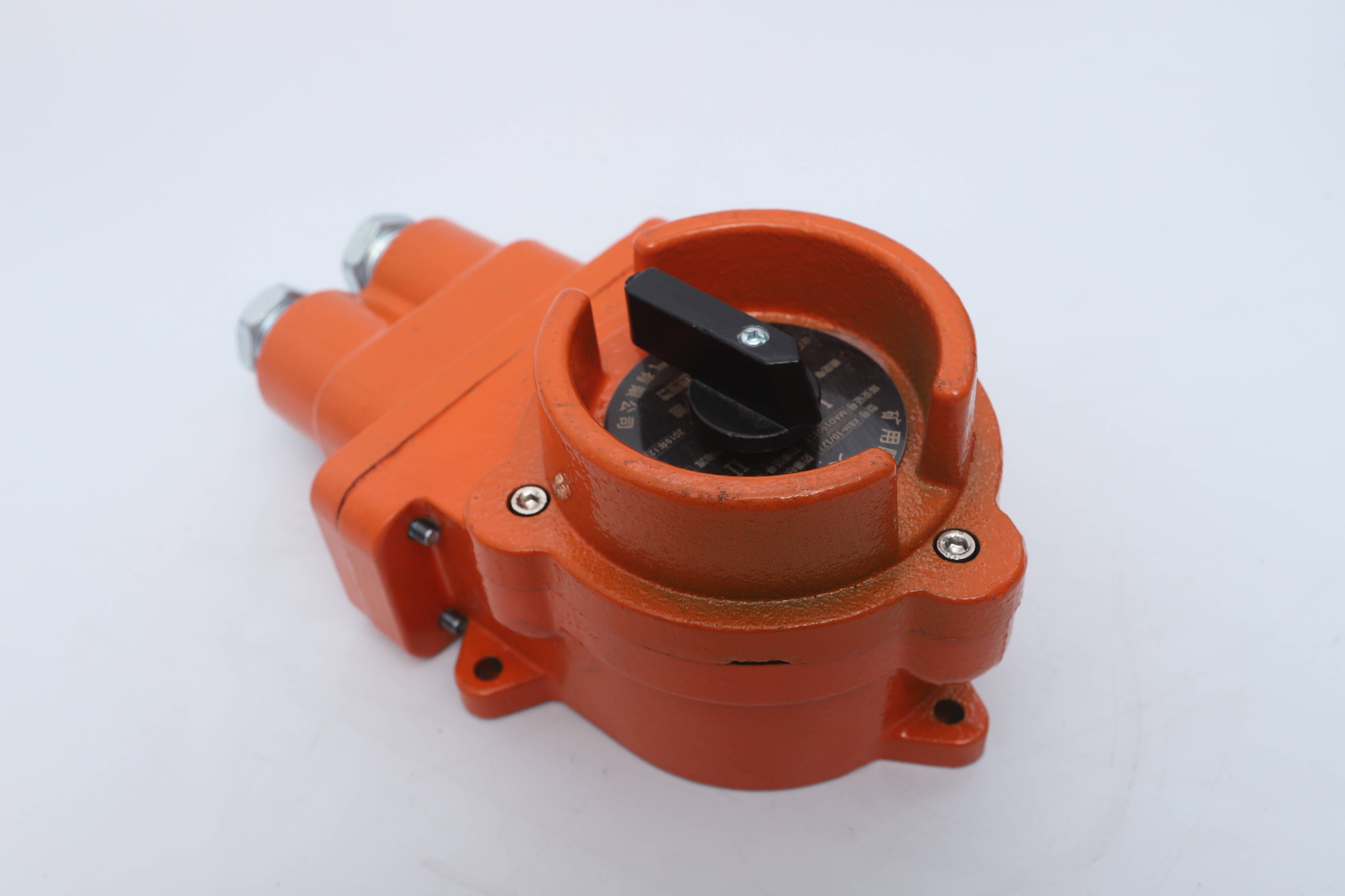 转换开关可以立体布置,并且减小了安装面积,其结构更加触桥,用于转轴