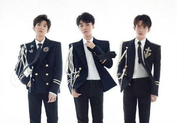 中新网评tfboys粉丝抢位置打架:别打着追星旗号违法_理智_演唱会_场馆