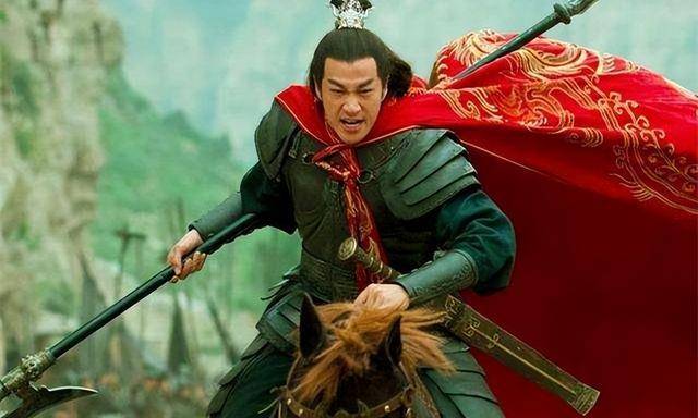 精兵万余,骑兵数千,吕布有一匹好马叫赤兔,他常常与他的亲近将领成廉