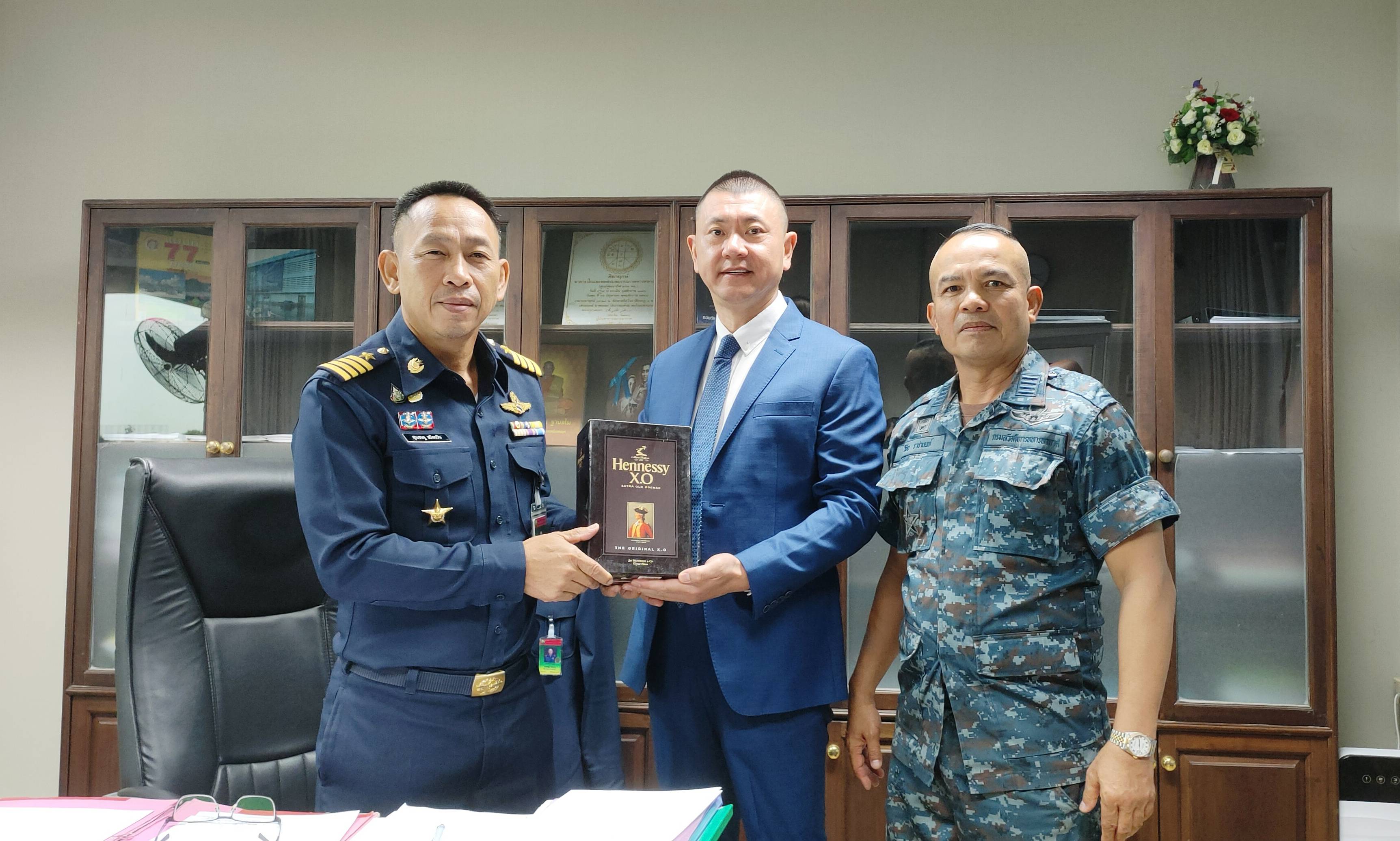 宋科与泰国国家集训队高级负责人在泰国皇家空军训基地会晤-泰国宋当是什么
