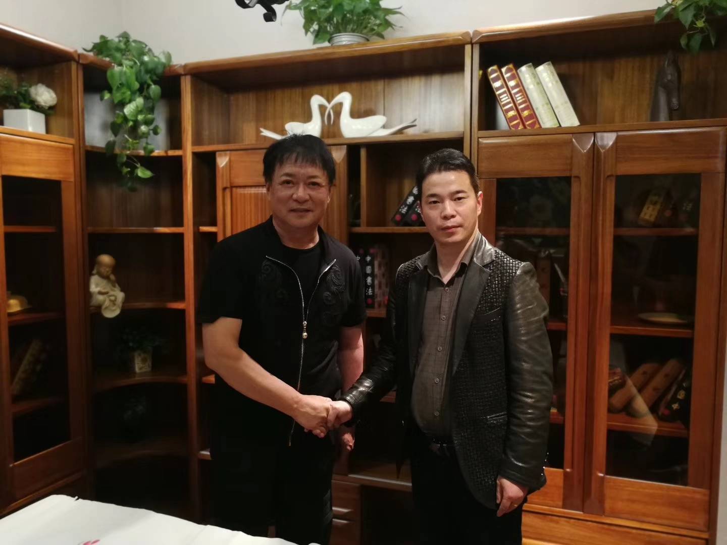 墨香盈袖 精业笃行 为者常成 行者常至——书画家刘奕良简介