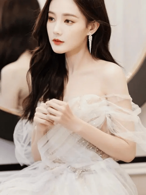 李一桐林涧小溪戏水照美翻天 仙女气质和少女心让人羡慕嫉妒恨_古装