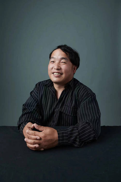 霍云龙新歌《爱你那么痛》七夕情人节上线,用音乐打造浪漫情感之旅